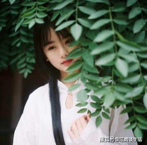 吃瓜少女秦小依免费阅读,揭秘娱乐圈背后的秘密 第1张 吃瓜少女秦小依免费阅读,揭秘娱乐圈背后的秘密 第1张